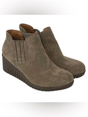Euro Soft Booties Joslyn Tan Faux Suede Boots Women’s Size 6.5